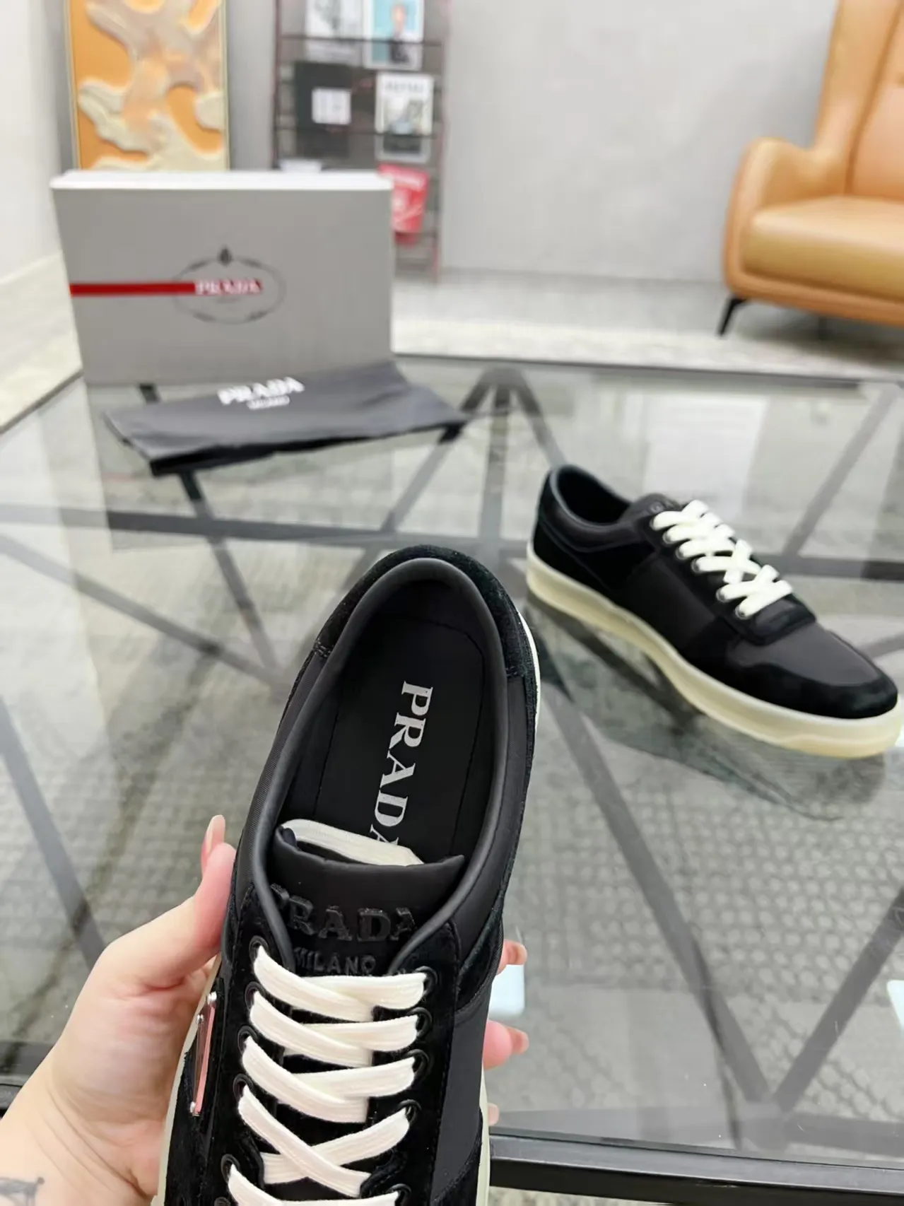 Factory P420💰Prada new men's leather sports shoes, the highest version on the market, any comparison is welcome🆚! The original leather has excellent texture and is super high-end! Fetal sheep net lining imported from Italy, removable pad! Luxurious materials and fine workmanship, highly recommended! Code number: 38--45
